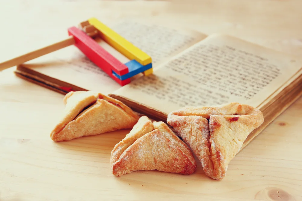 מי צריך לשמוע מגילה?