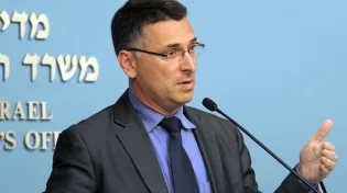 עם הפנים ימינה: גדעון סער מפרק את "המחנה הממלכתי"