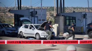פיגוע במחסום המנהרות בי-ם: שניים נפצעו, המחבל נוטרל