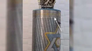 ספר התורה עם כל שמות של נרצחי המלחמה