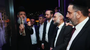 חיזוק העסקים הכשרים: הרבנים קבעו מזוזה במסעדת היוקרה
