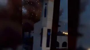צפו: פגיעת טיל מדויק בבניין בעזה