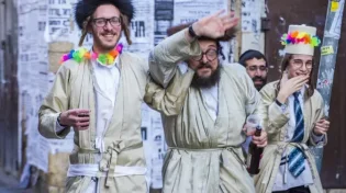 משנכנס אדר מרבין בשמחה: מהן 4 המצוות של חג פורים?