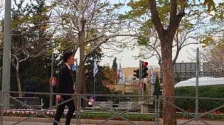איפה כתוב "איש איש באמונתו יחיה"?