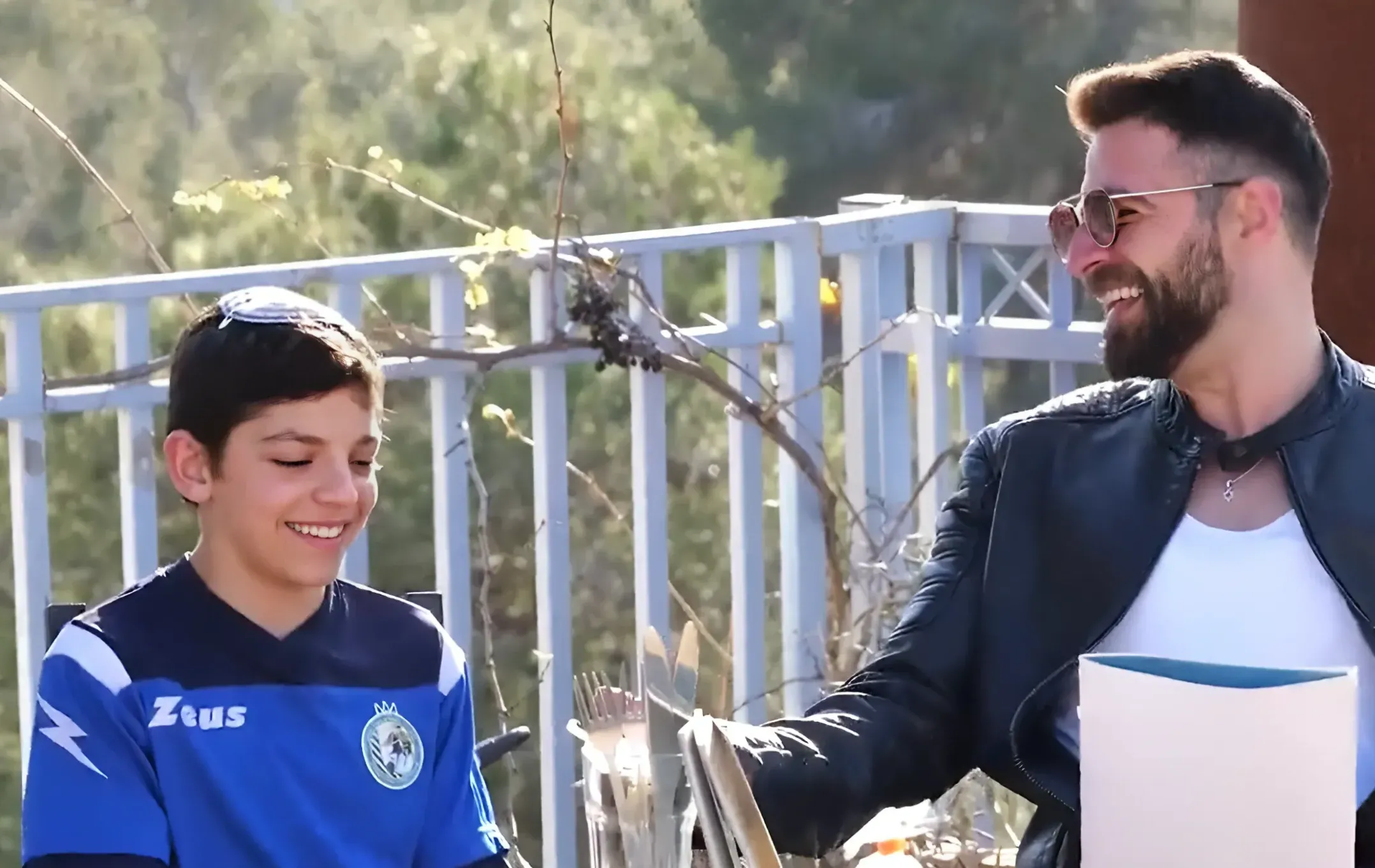 האב לקח את בנו למסעדה ולא קנה לו אוכל האב לקח את בנו למסעדה ולא קנה לו אוכל