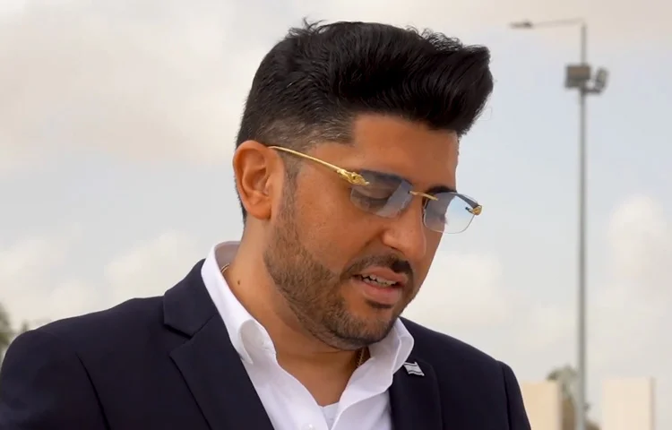 איש העסקים אדם שטרית לצד יהונתן דדון. איש העסקים אדם שטרית לצד יהונתן דדון.