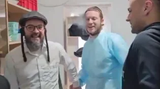 צפו: ברית מרגשת ליהודי בן 40 מאומן