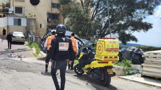 נס בצפת: משפחה שרדה התרסקות רכב שנפל מגובה 10 מטר