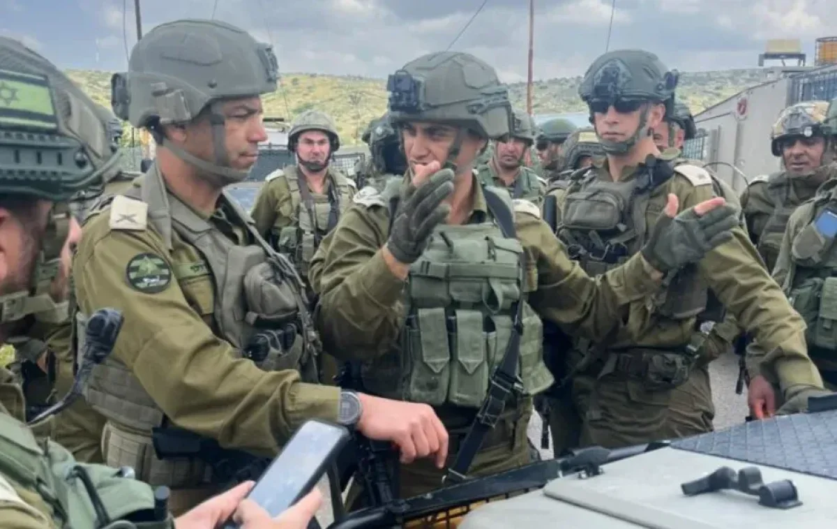 כוחותינו במרדף אחר המחבל. 