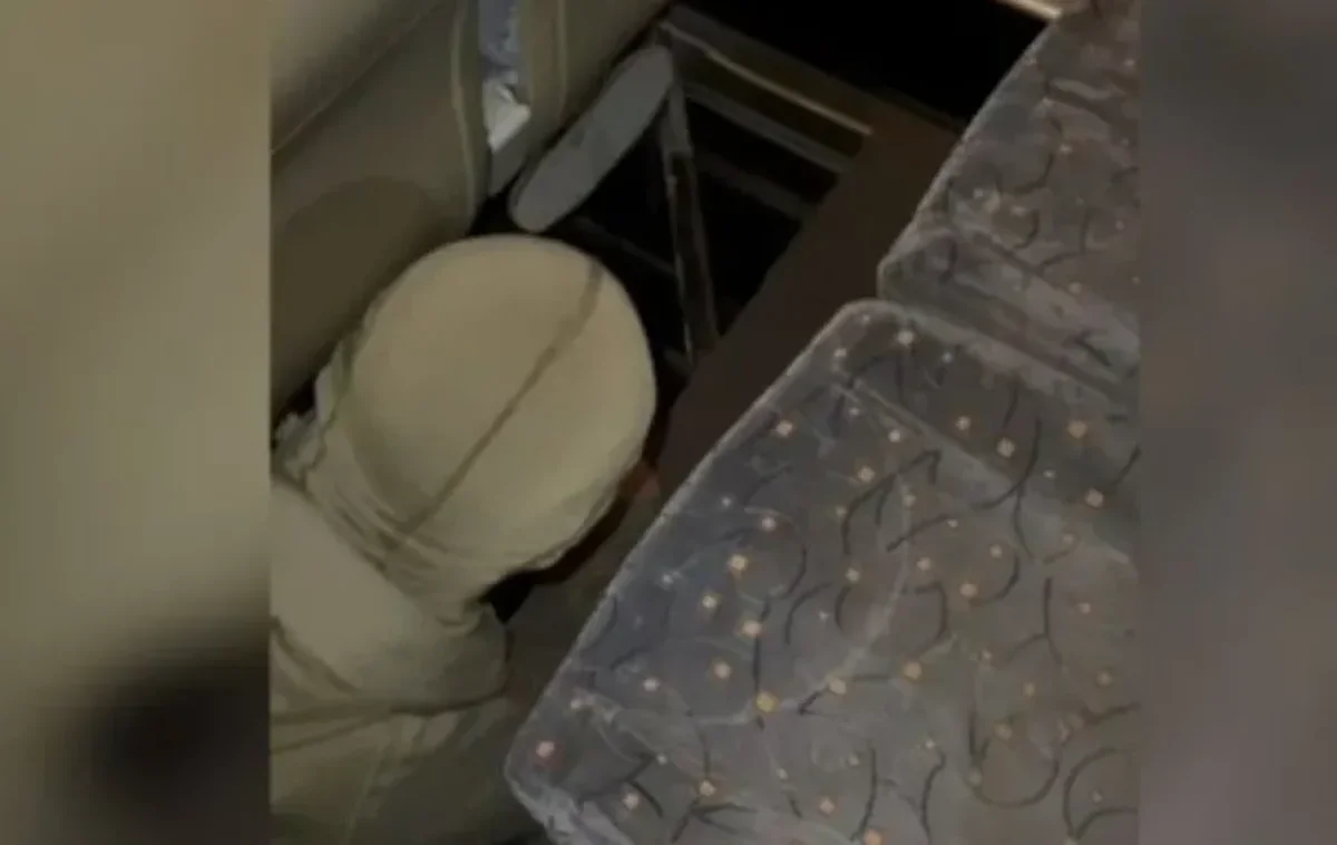 תפיסת שוהים בלתי חוקיים באוטובוס. תפיסת שוהים בלתי חוקיים באוטובוס.