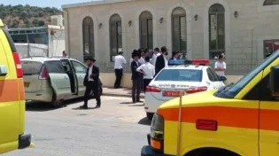 פעוטה בת שנתיים נשכחה ברכב ונמצאה כשהיא מחוסרת הכרה