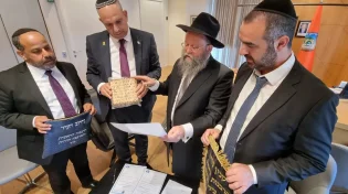 במעמד הרב הראשי: העיר לוד מוכרת את החמץ