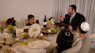 אל תסתבכו: הרב עמנואל מזרחי מדגים כיצד עורכים את ליל הסדר