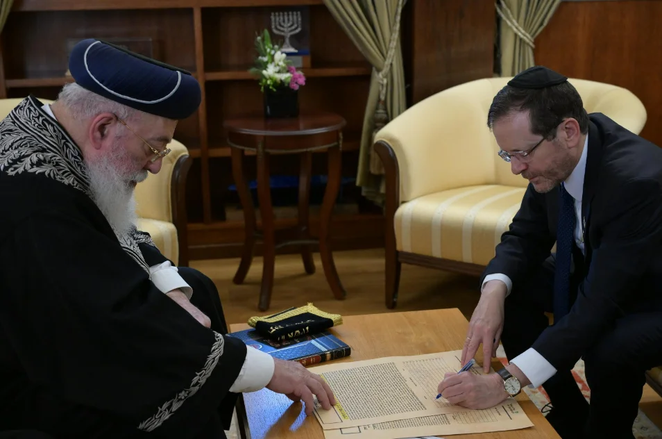 טקס מכירת החמץ של בית הנשיא.