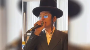 ילד הפלא החסידי בביצוע מרגש ללהיט של חנן בן ארי