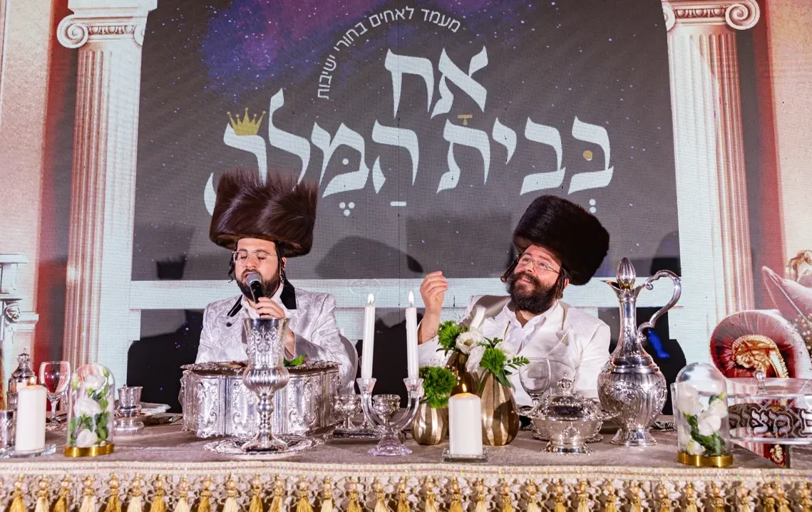 מקהלת מלכות, מוטי וויזל ור’ אהרלה וינטרוב - מחרוזת ליל הסדר מקהלת מלכות, מוטי וויזל ור’ אהרלה וינטרוב - מחרוזת ליל הסדר