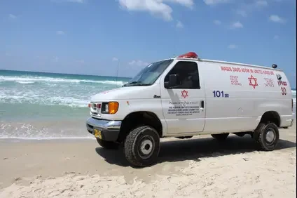 אמבולנס בחוף הים