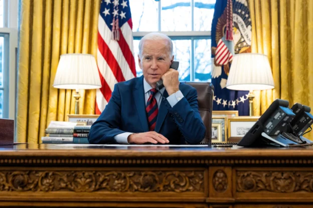 הנשיא ביידן בחדר הסגלגל. הנשיא ביידן בחדר הסגלגל.