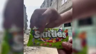 האמריקאים הצניחו סוכריות בעזה, התושבים התלוננו