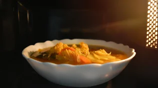 אכלה מרק מקולקל ולקתה בשיתוק בכל הגוף