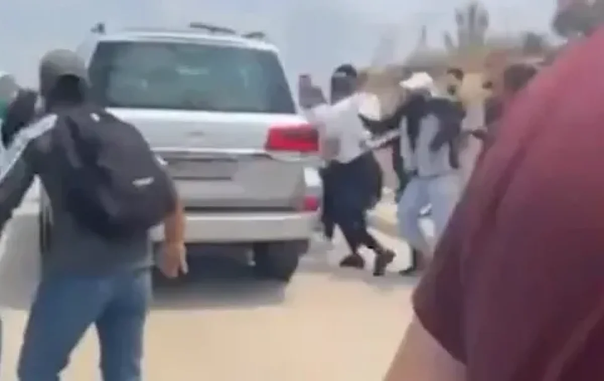 סטודנטים מרמאללה תוקפים את רכבו של שגריר גרמניה