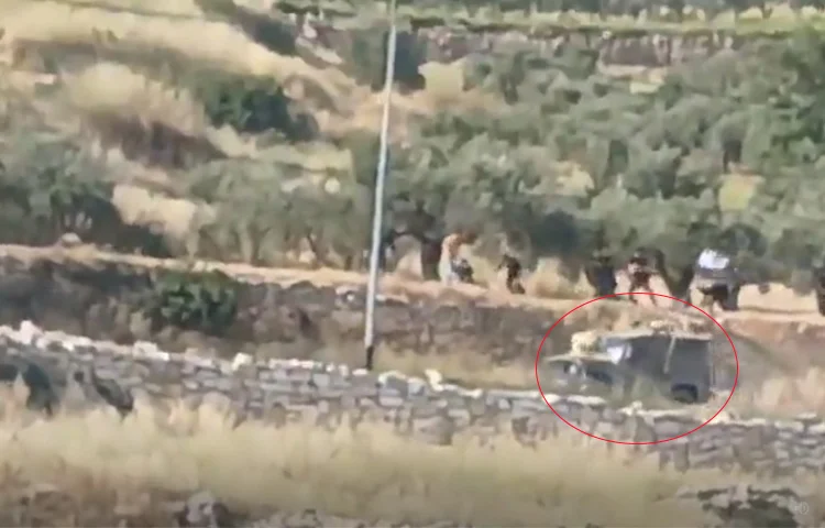 ללא פחד: מחבלים רוגמים חיילי צה''ל באבנים