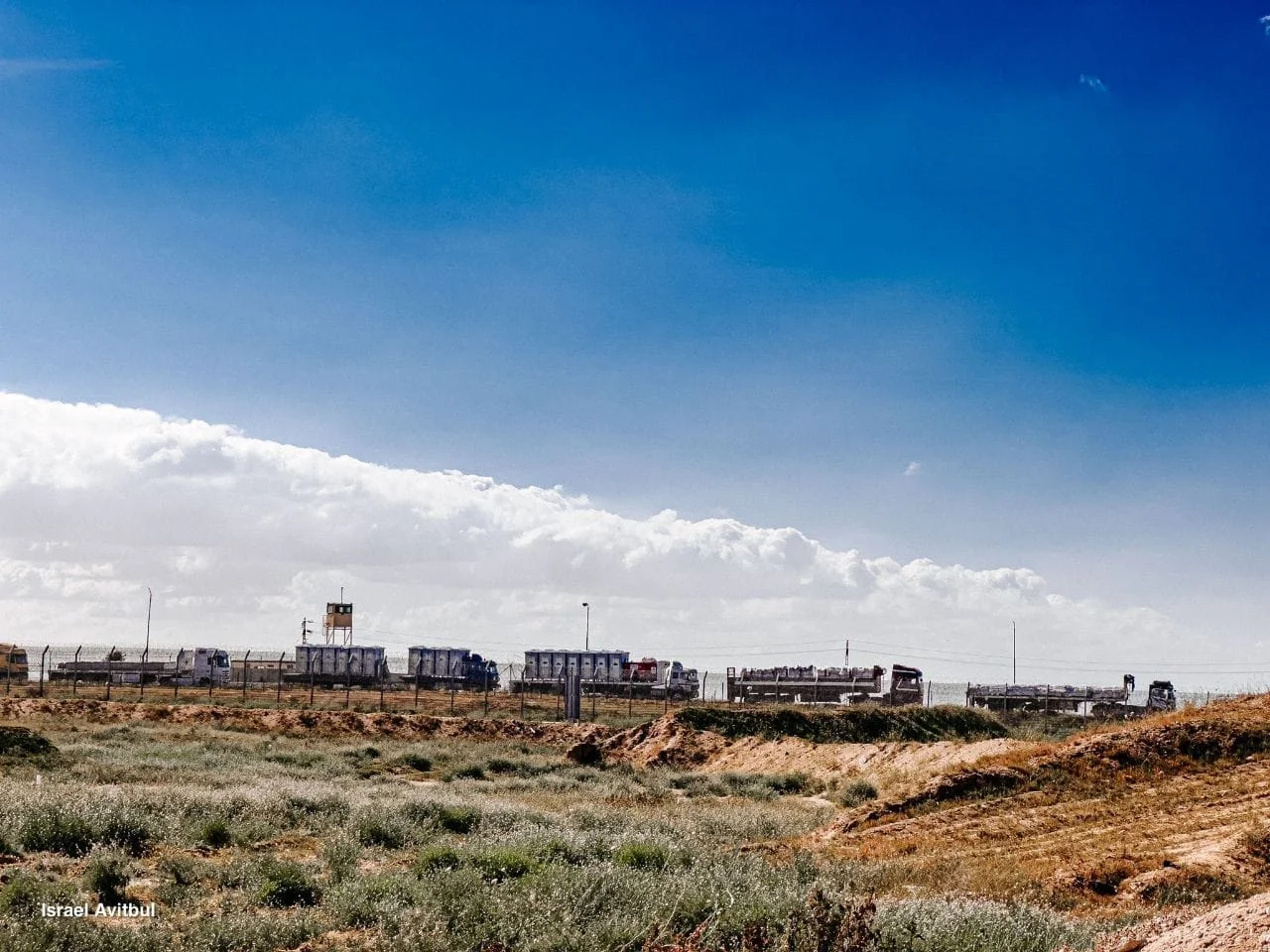 משאיות האספקה תקועות בכרם שלום, ארכיון. 