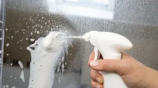 הטריקים לניקוי אבנית שכובשים את הרשת 