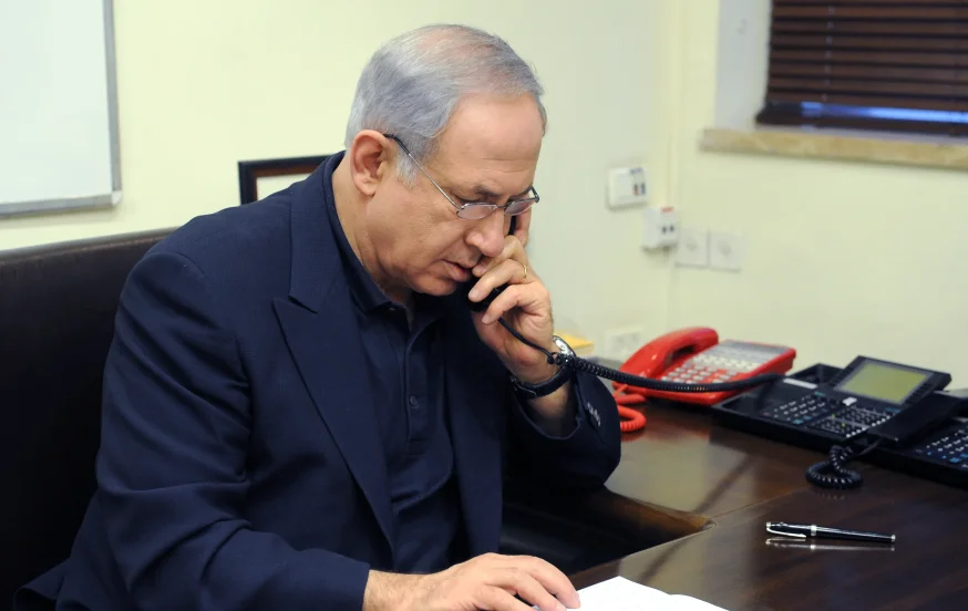 רה"מ בנימין נתניהו בטלפון, ארכיון. 