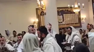 הלל ברוב עם בבית מדרשו של הרב עמרמי