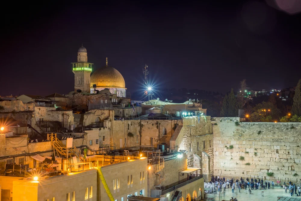 האם מותר להגיד פיטום הקטורת בלילה? האם מותר להגיד פיטום הקטורת בלילה?