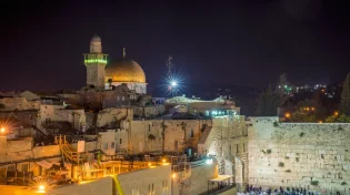 האם מותר להגיד פיטום הקטורת בלילה?