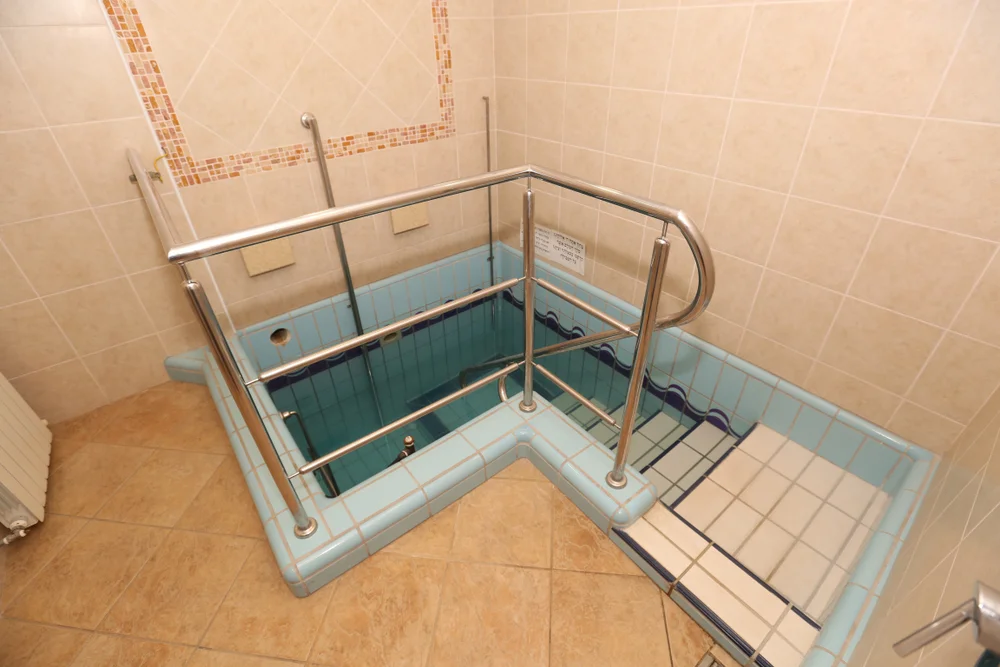 האם מותר לטבול עם נזם? האם מותר לטבול עם נזם?