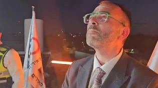 בזמן הצפירה: השדרן אלעד כהן עצר את השידור וקרא תהילים