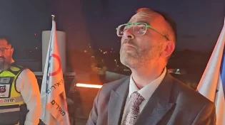 בזמן הצפירה: השדרן אלעד כהן עצר את השידור וקרא תהילים
