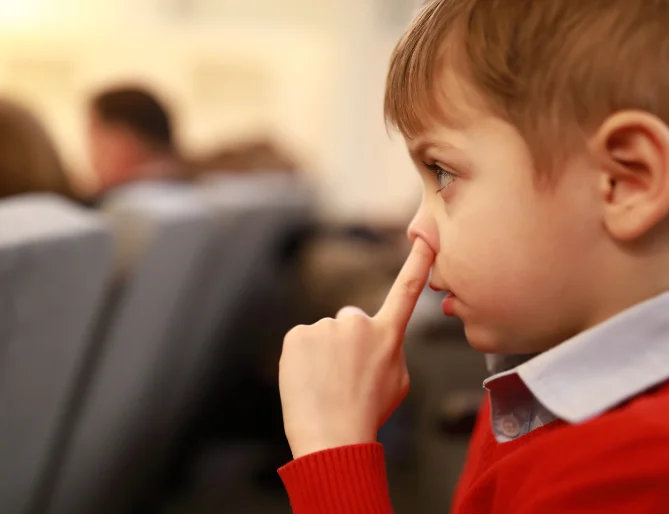 האם זה מסוכן לחטט באף? רופא אמריקני מגלה 