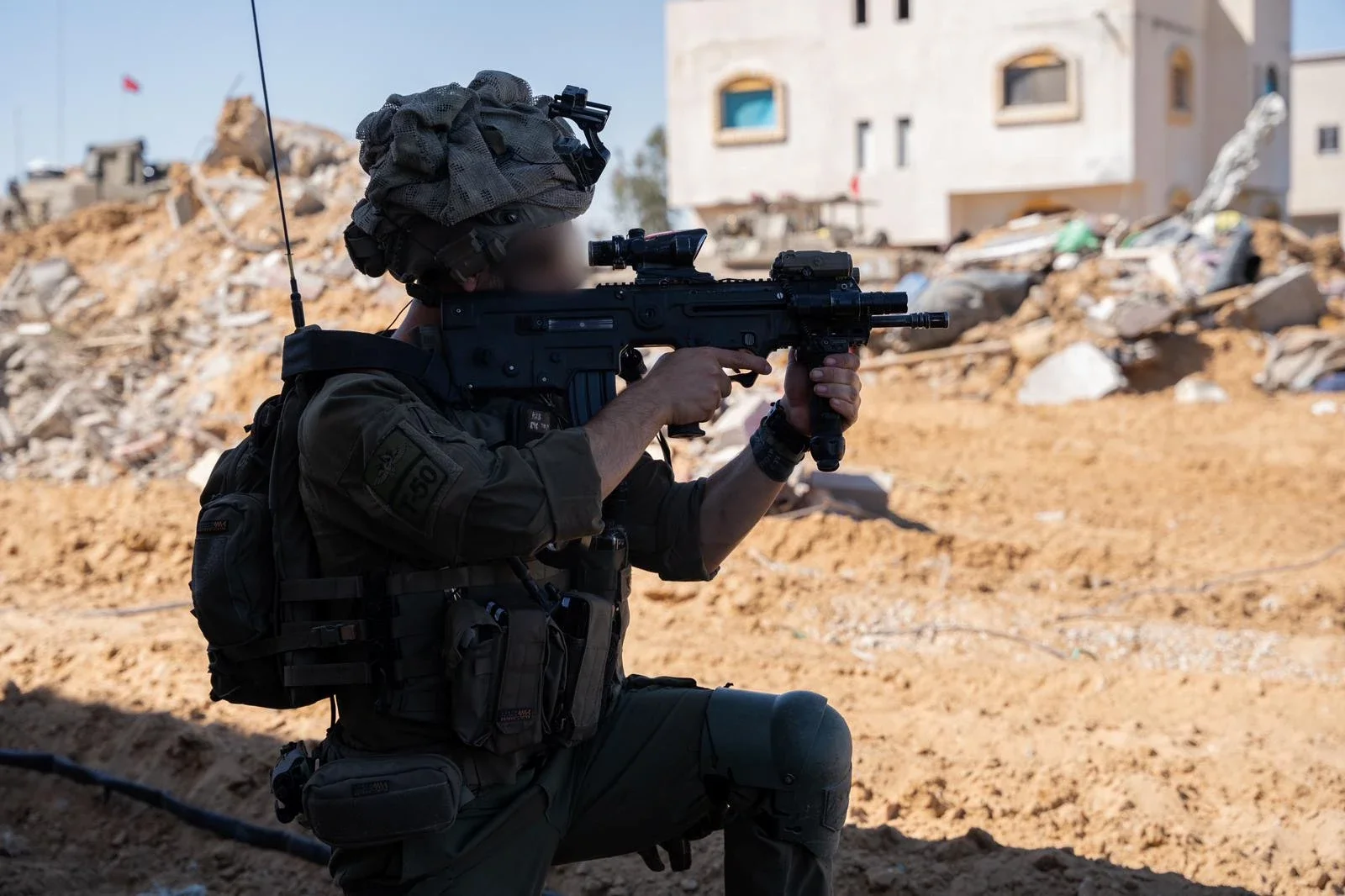 מנהיג בריטניה: נבדוק מחדש את אמברגו הנשק על ישראל