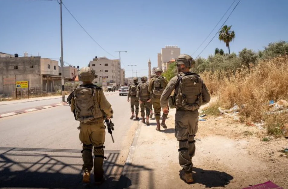 כוחות צה"ל בעת המרדף אחר המחבל. כוחות צה"ל בעת המרדף אחר המחבל.