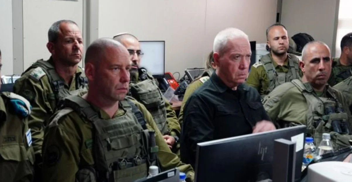 שר הביטחון גלנט. שר הביטחון גלנט.