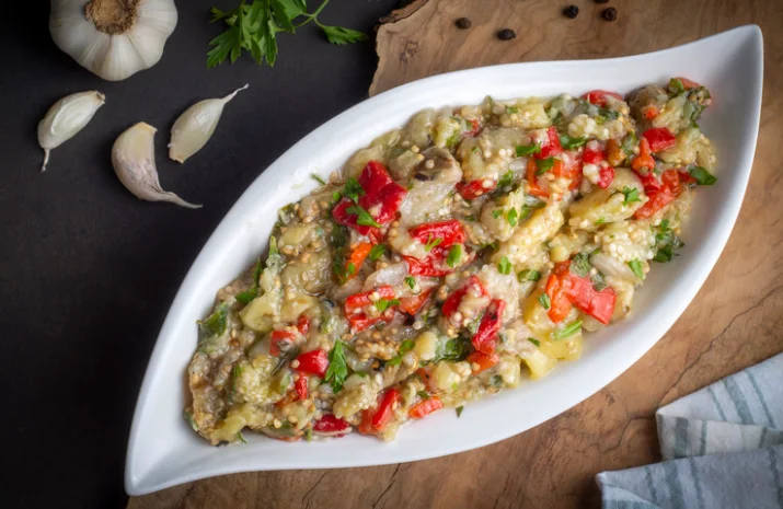 סלט חציל קלוי מיוחד לשבת קודש סלט חציל קלוי מיוחד לשבת קודש