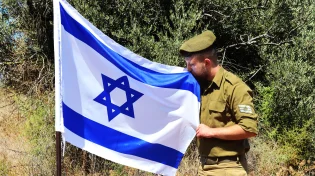 עקב העומר: שירה ווקאלית בטקס הצבאי