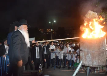 תיעוד הרב דניאל זר בהדלקת מדורת לג בעומר