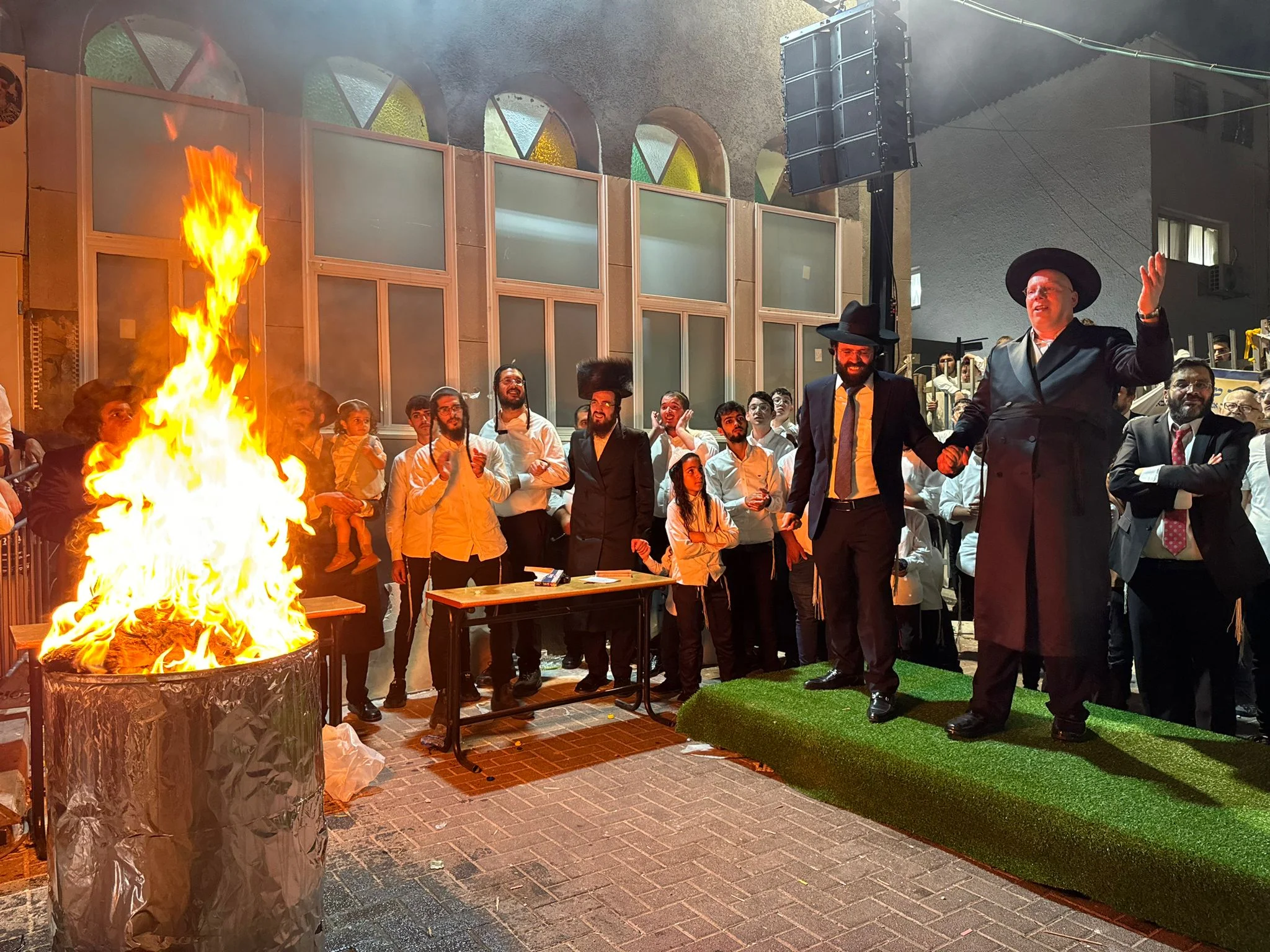 מזכה הרבים הרב ליאור גלזר בהדלקה לכבוד רבי שמעון