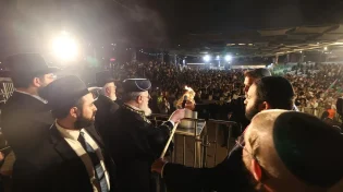 מרן הראשון לציון בהדלקה בשמעון הצדיק