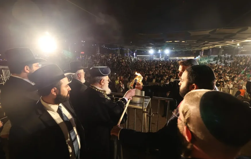 מרן הראשון לציון בהדלקה בשמעון הצדיק