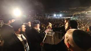 מרן הראשון לציון בהדלקה בשמעון הצדיק
