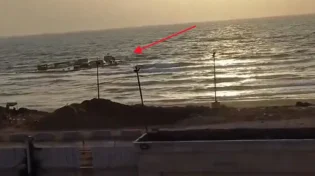 צפו: המזח האמריקני בעזה טובע