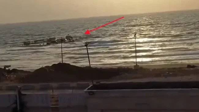 צפו: המזח האמריקני בעזה טובע