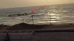 צפו: המזח האמריקני בעזה טובע