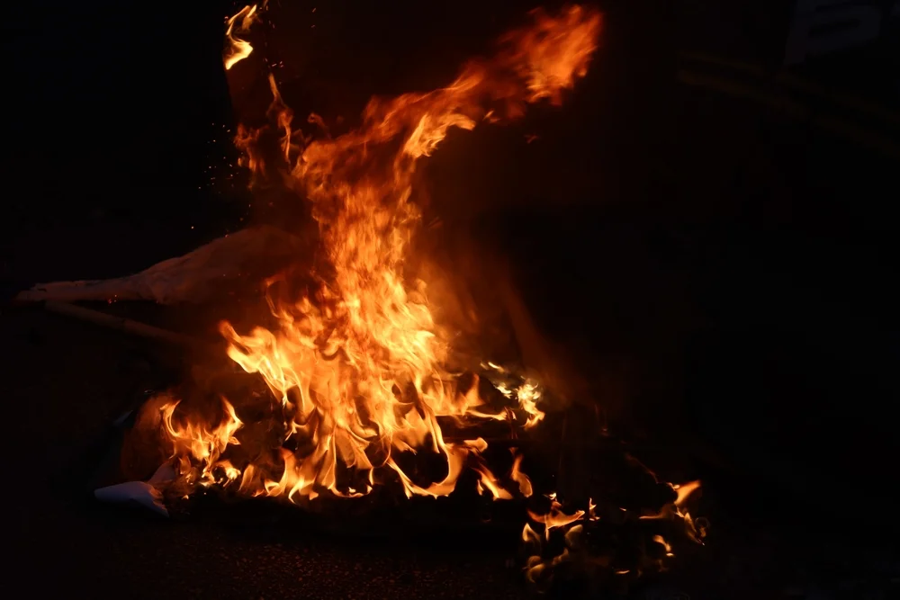 האם מותר להדליק מדורה בל"ג בעומר? האם מותר להדליק מדורה בל"ג בעומר?